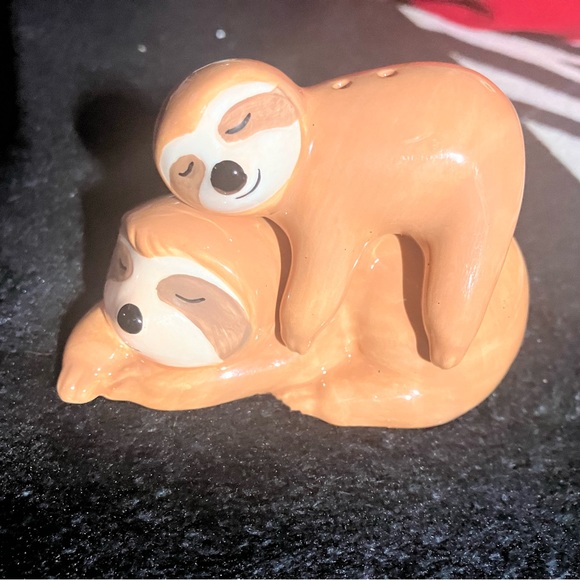 SLOTHS 🦥 STACKABLE SALT & PEPPER 🌶️ SHAKERS - Picture 1 of 7